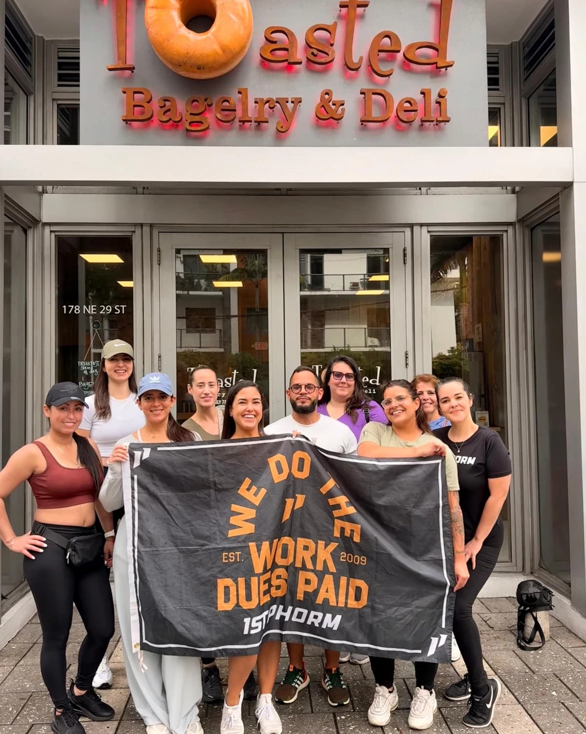 Walk & Talk 🚶🏽‍♀️🗣️☕️💪🏼 hosted by Hourglass Nutrition — run clubs in Miami